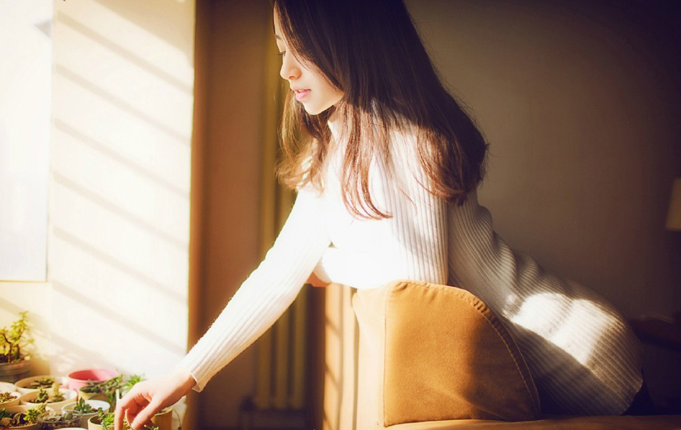 人，真是奇怪，没有外人来证明你，就往往看不出自己的价值。——三毛《撒哈拉的故事》